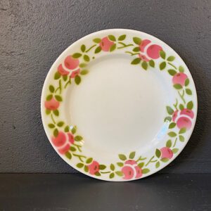 Frokost tallerkner med rosa frugtranke fra Bellevue Vintage