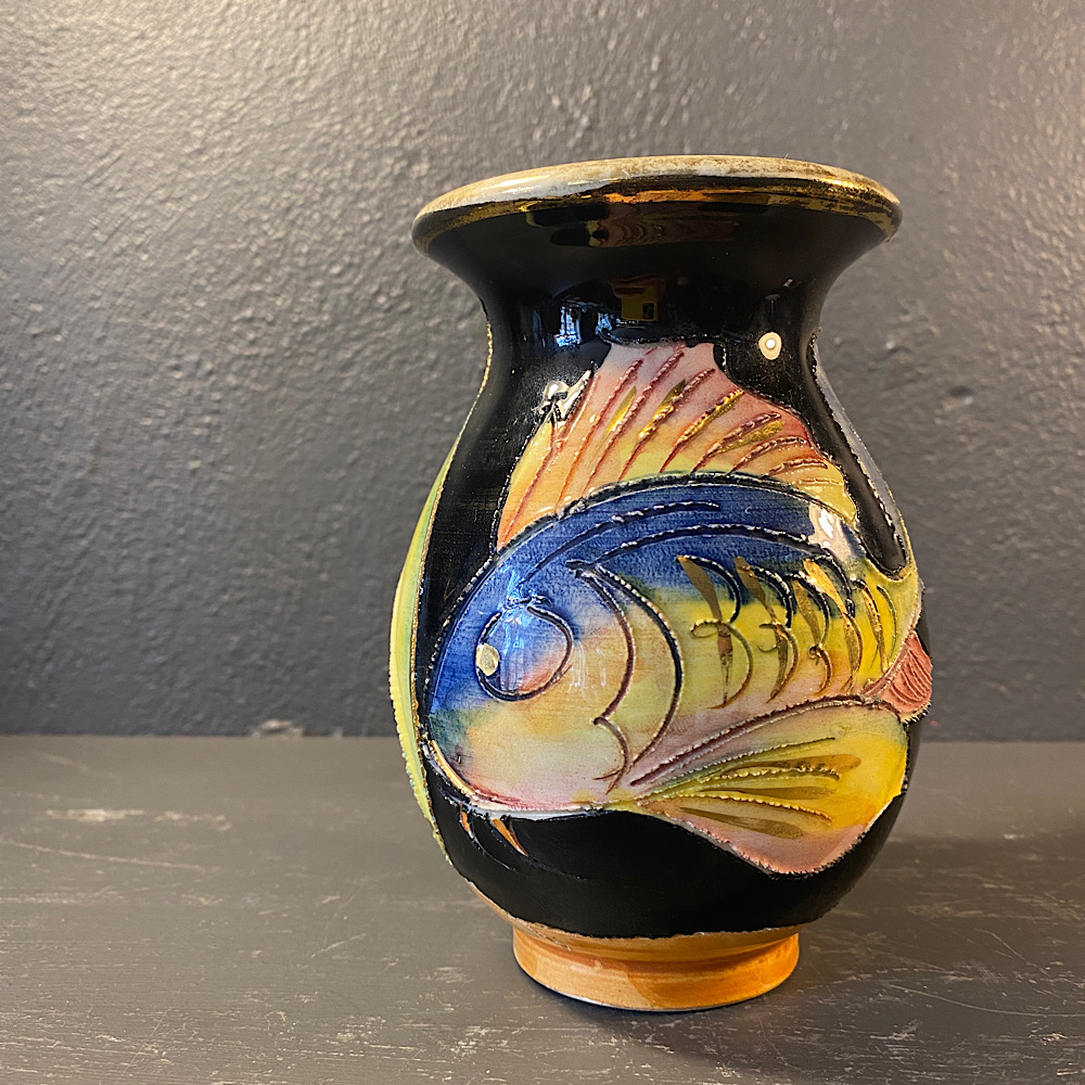 Farvestrålende Vallauris vase fra Bellevue Vintage