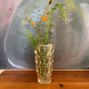 Antik fransk vase i presset glas fra Bellevue Vintage
