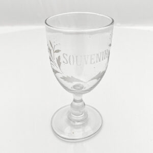 Smukt mundblæst antik souvenirglas fra Bellevue Vintage
