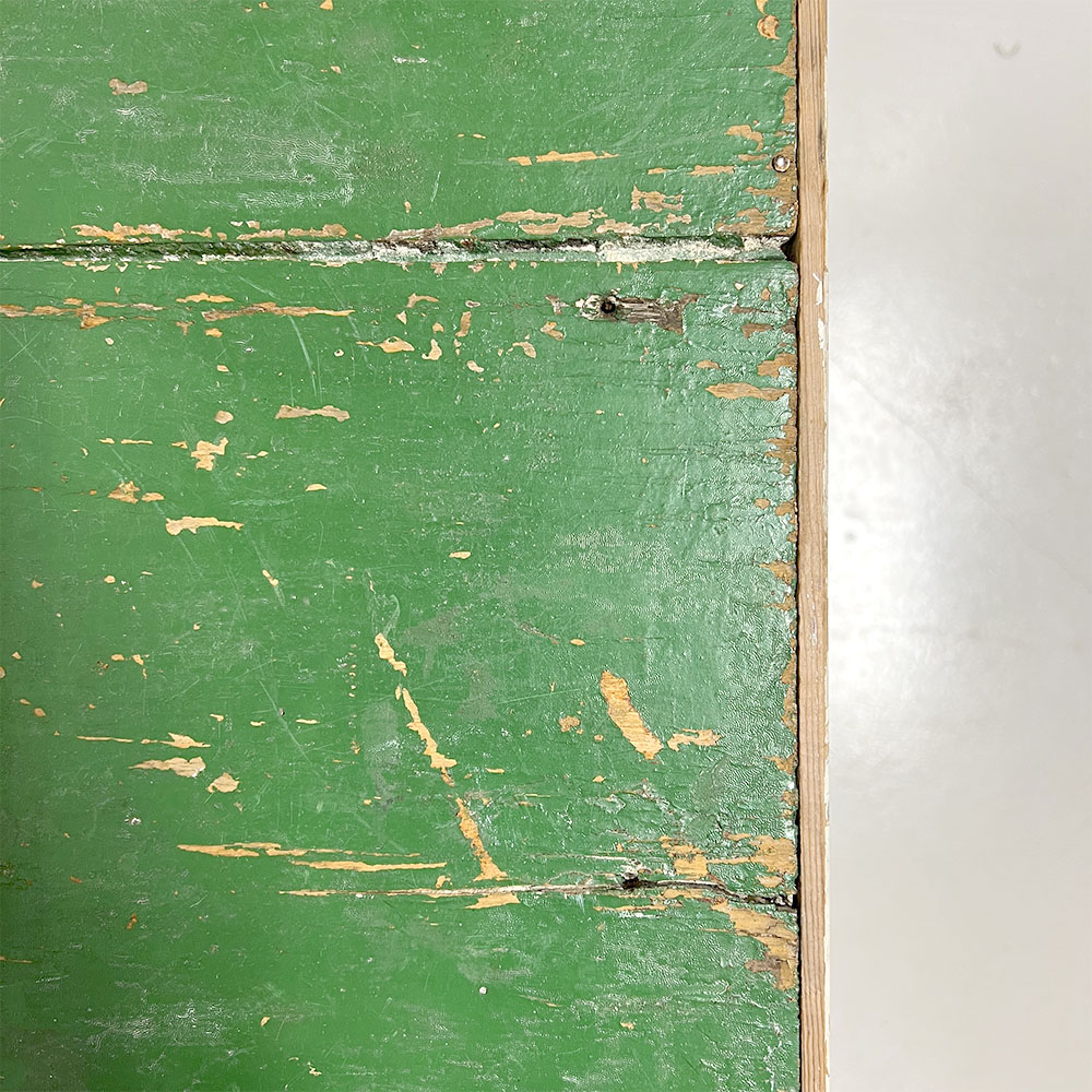 Fransk sidebord med grøn bordplade fra Bellevue Vintage