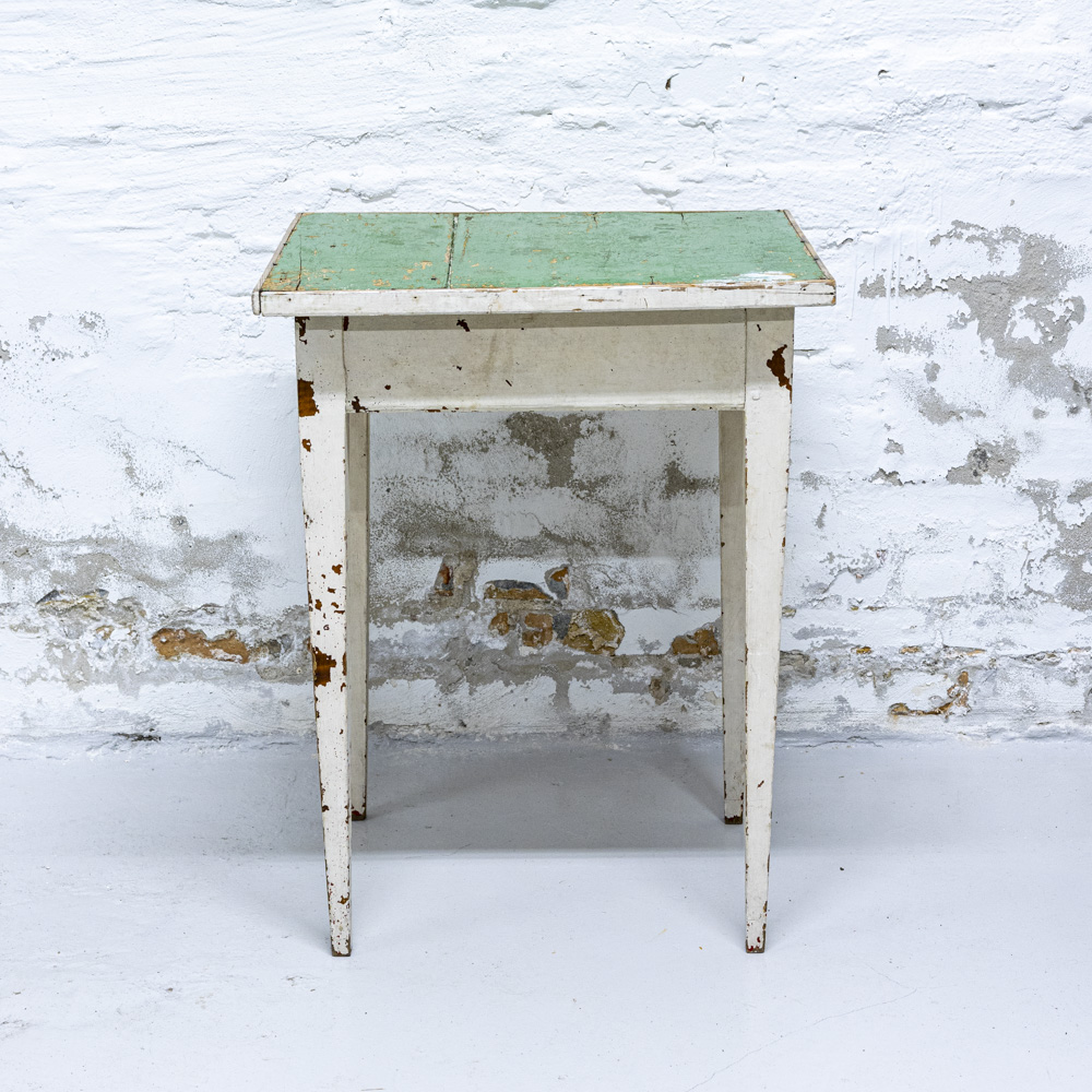 Fransk sidebord med grøn bordplade fra Bellevue Vintage
