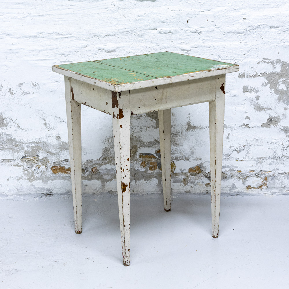 Fransk sidebord med grøn bordplade fra Bellevue Vintage