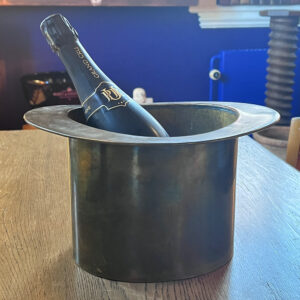Champagnekøler formet som en hat