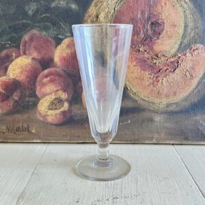 Stort antikt fransk glas på fod