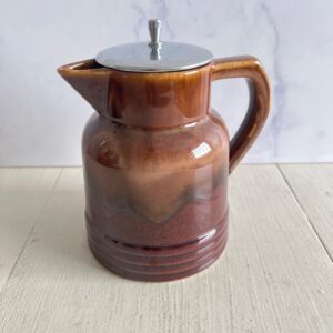 水や牛乳用のフランス製の水差し