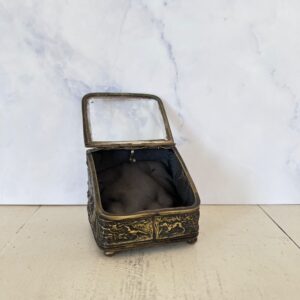 Antik fransk smykkeskrin i metal og glas