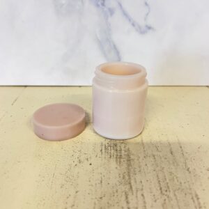 Lille fransk opalineglas med låg i rosa
