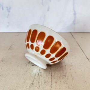 Lille fransk kaffeskål med orange mønster