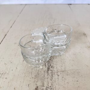 Fransk sæt saltkar i presset glas