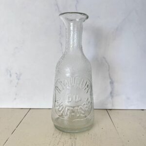 Fransk Liqueur du Mont-Doré flaske i presset glas