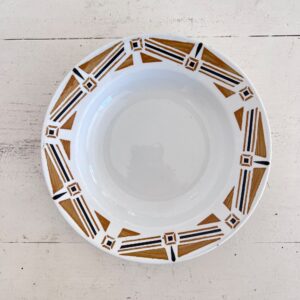 Fransk dyb tallerken fra Pexonne med geometrisk bort