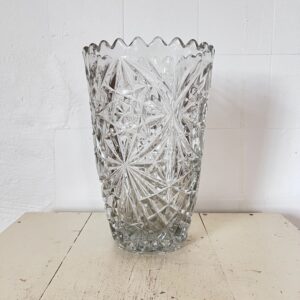 Stor fransk vase i presset glas med stjernemønster