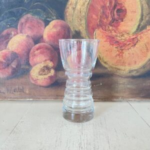 Fransk glas med buet form og riller