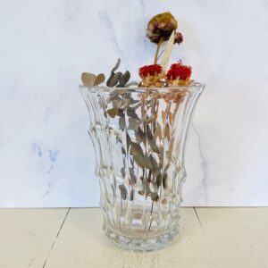 Fransk Luxval vase i presset glas med facetmønster